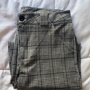 Plaid pants with elastic bottoms